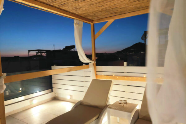 APARTMENT WITH ROOFTOP TERRACE & SEA VIEW-01