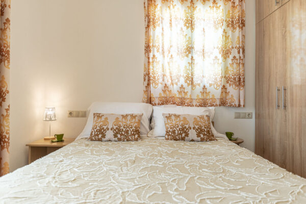 APARTMENT WITH ROOFTOP TERRACE & SEA VIEW-11