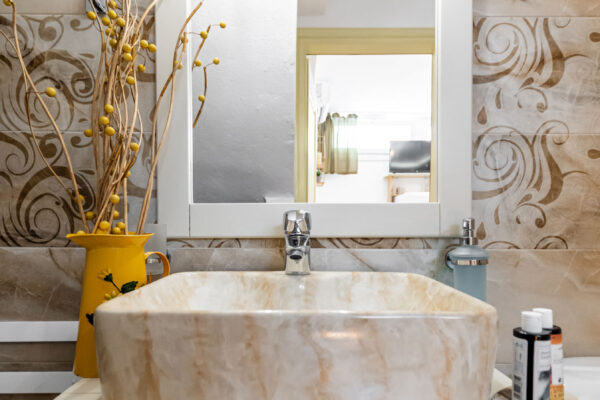 SEMI BASEMENT APARTMENT-04