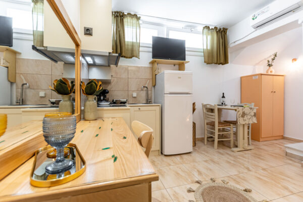 SEMI BASEMENT APARTMENT-16